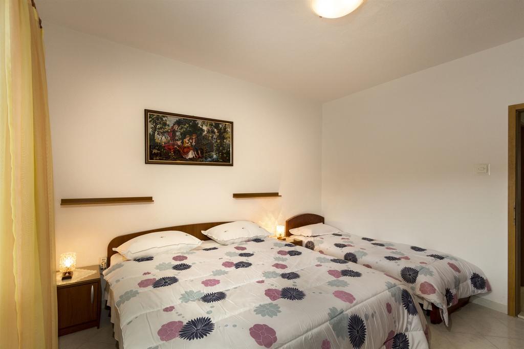 Apartment Mery Povlja  Luaran gambar